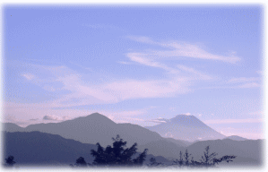雲竜（うんりゅう）と富士山、青富士（あおふじ）