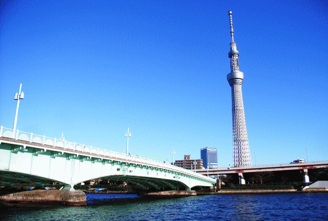 向島へ橋を渡り東京スカイツリーへ