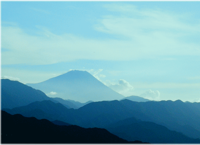 高尾山(たかおさん）の頂上からみえる富士山