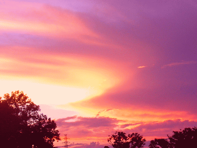 夕焼けに染まる雲