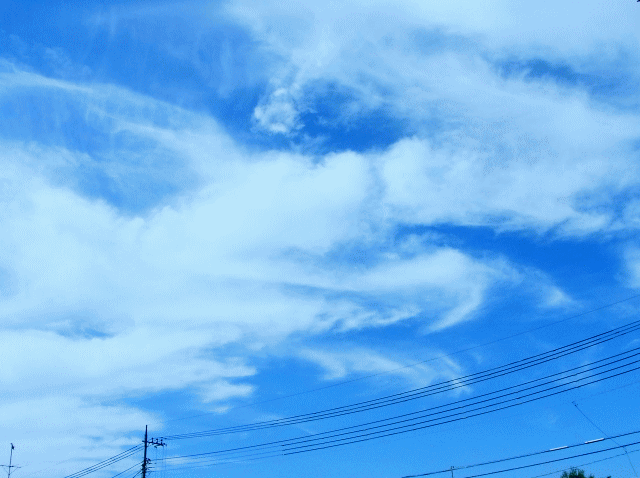 巻きこむ白い絹雲