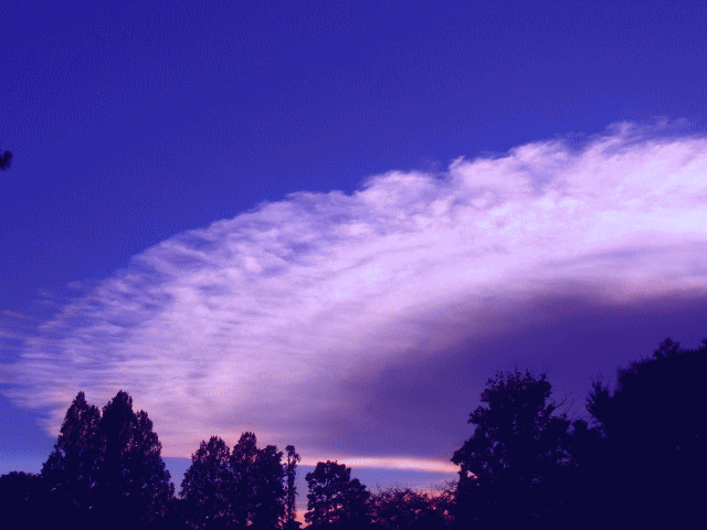鯤のような大雲  下は夕焼け…いい♪ ◆秋の雲