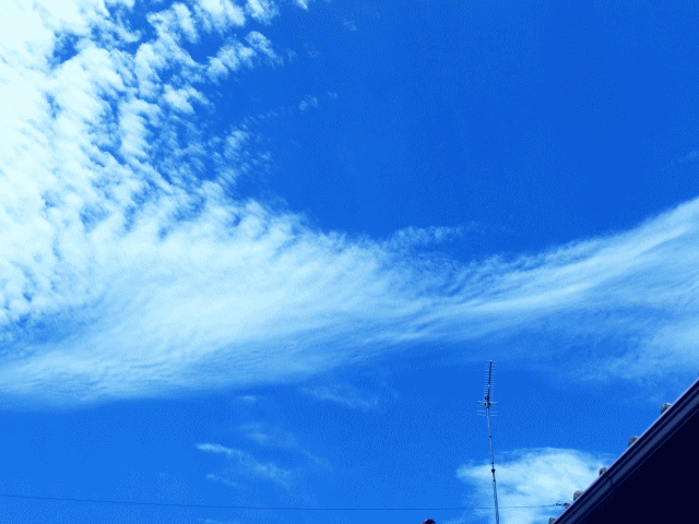 ６月の空と雲　絹雲