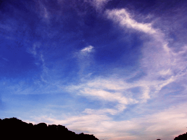 6月の空  ◆うねる紗雲