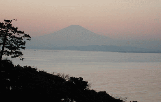 江ノ島から見る、富士山